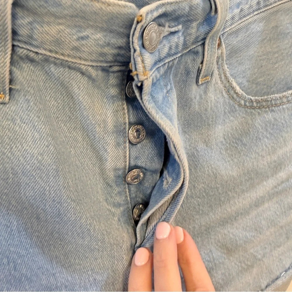 Levi’s light Blue distressed cutoff Denim Women Shorts - Picture 4 of 7